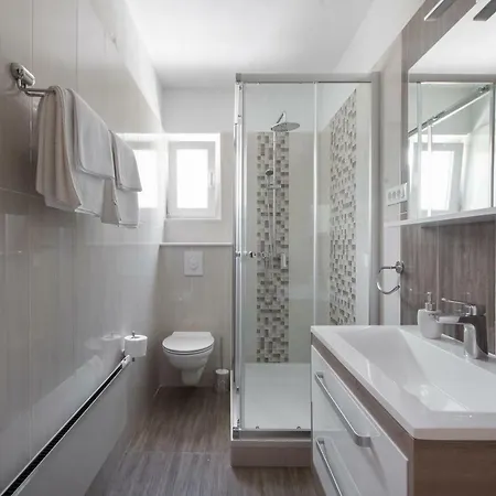 Rose * Макарська