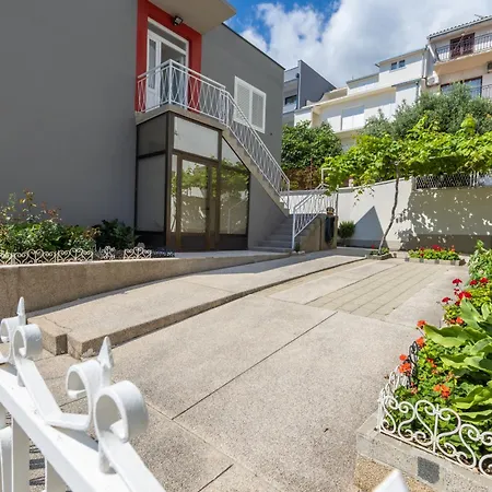 Rose Lägenhet Makarska