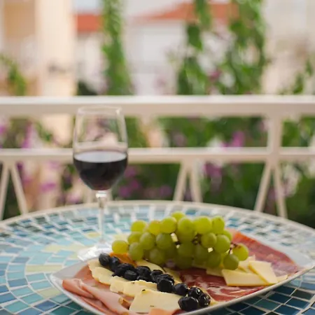 Rose Lägenhet Makarska