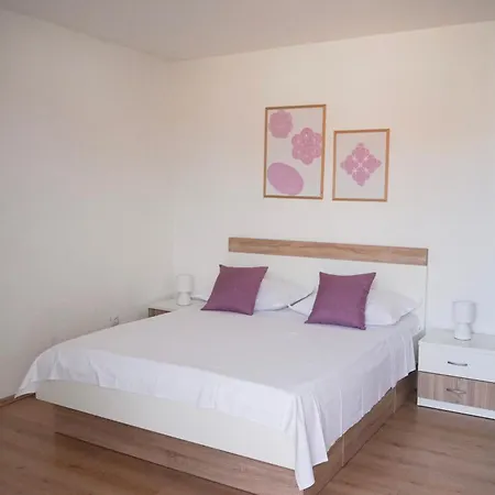 Lägenhet Rose Makarska